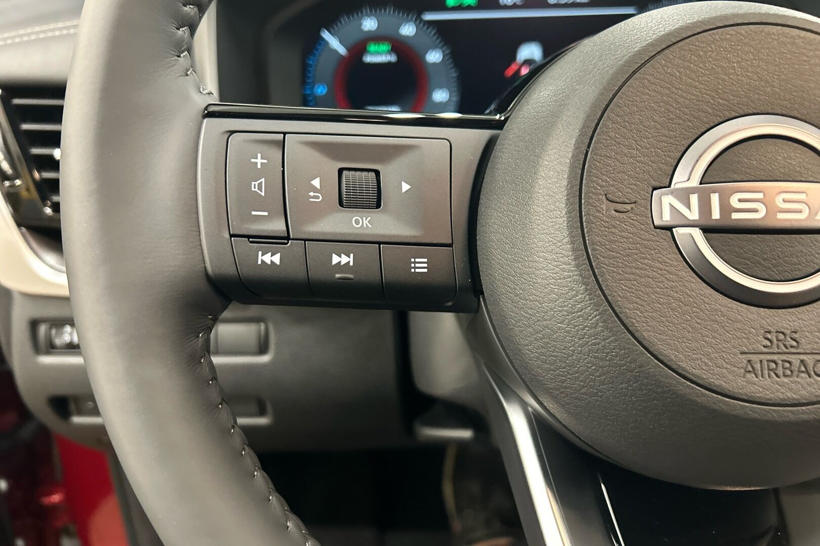 Nissan X-Trail iso kuva 14