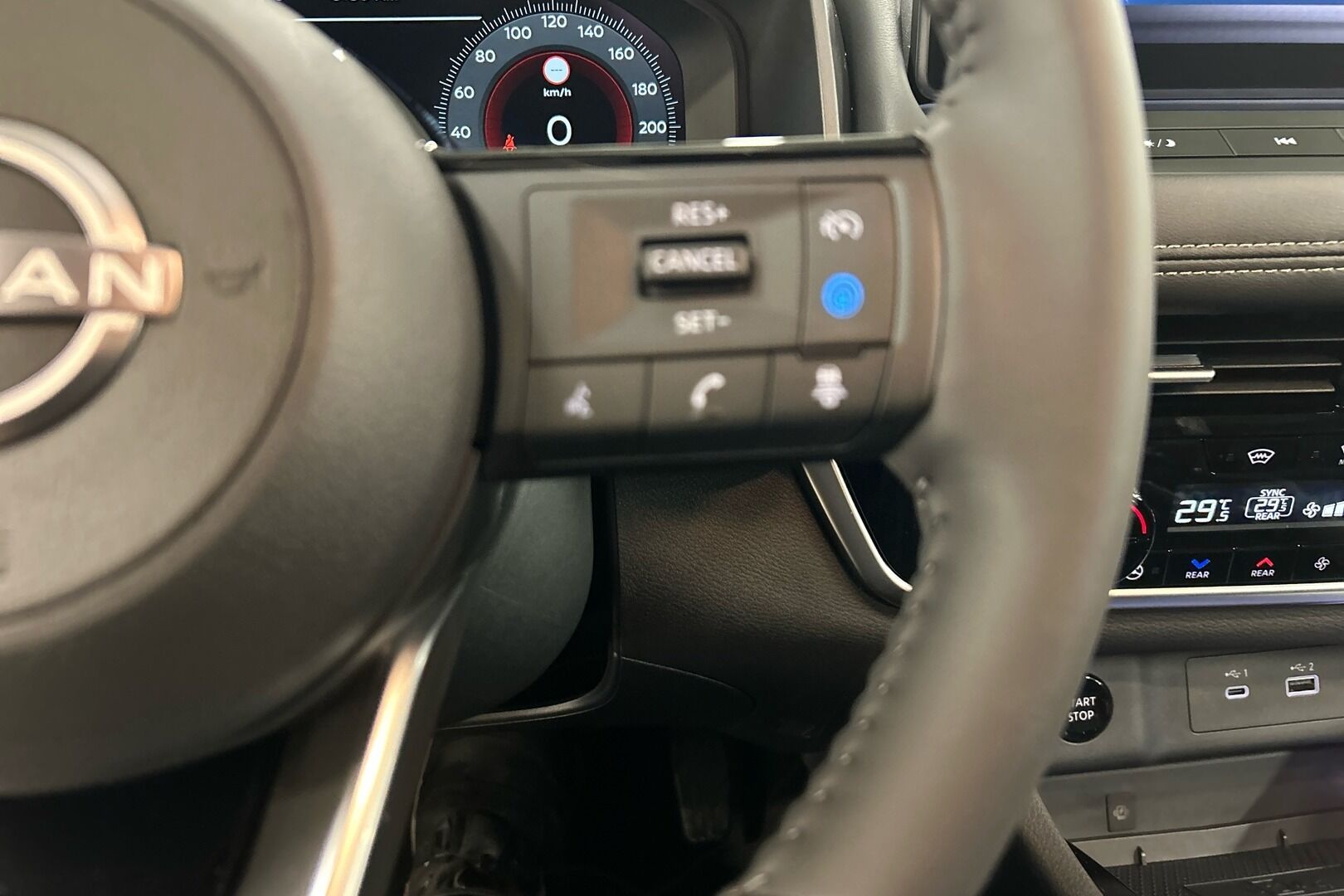 Nissan X-Trail iso kuva 15