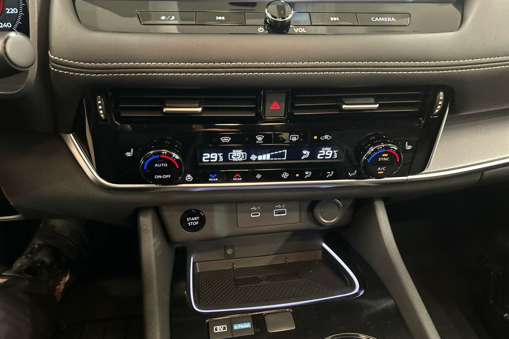 Nissan X-Trail iso kuva 17
