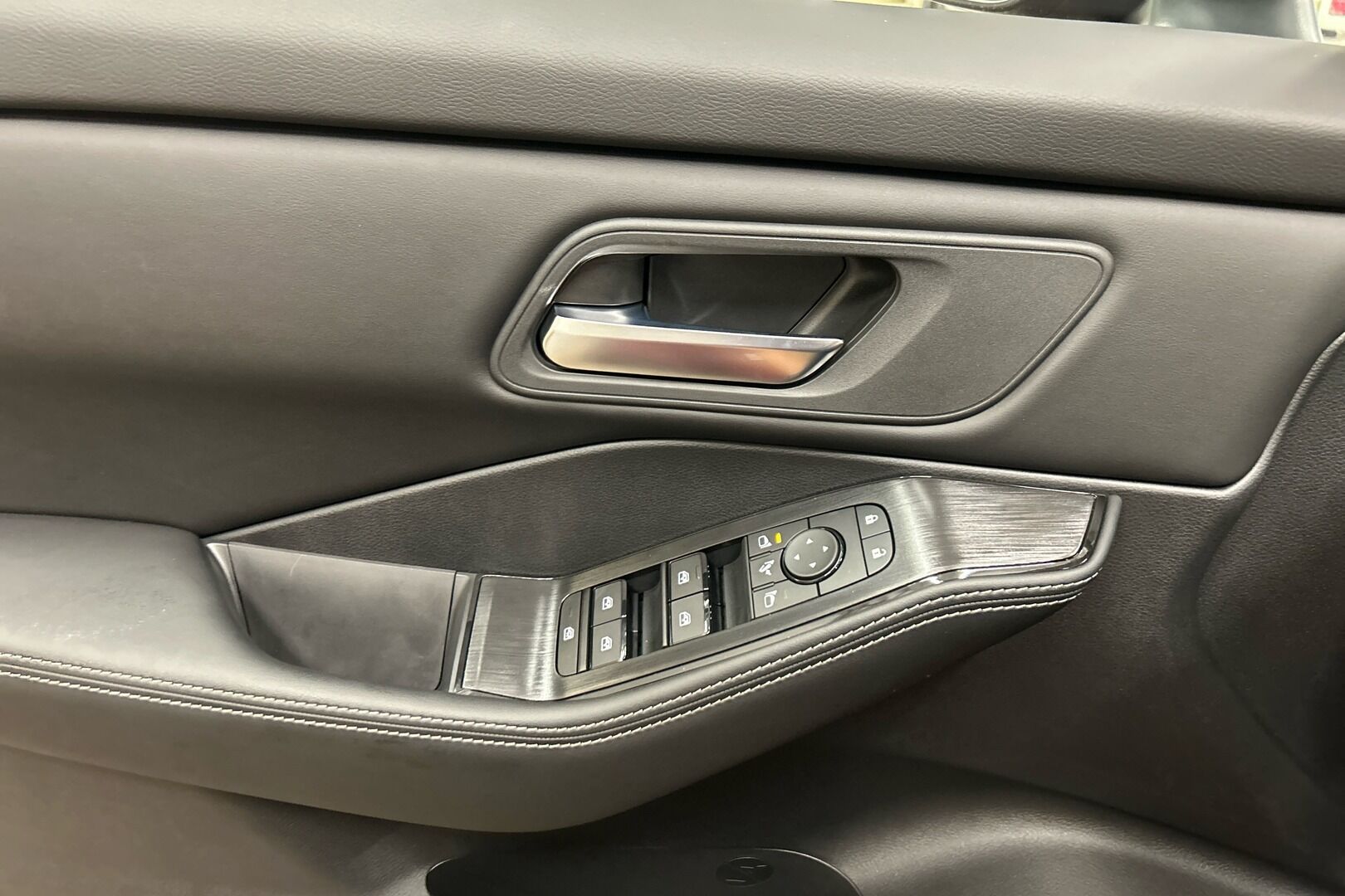 Nissan X-Trail iso kuva 19