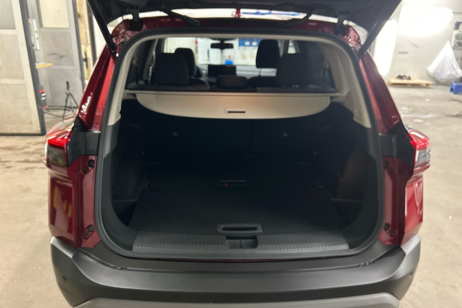 Nissan X-Trail iso kuva 9