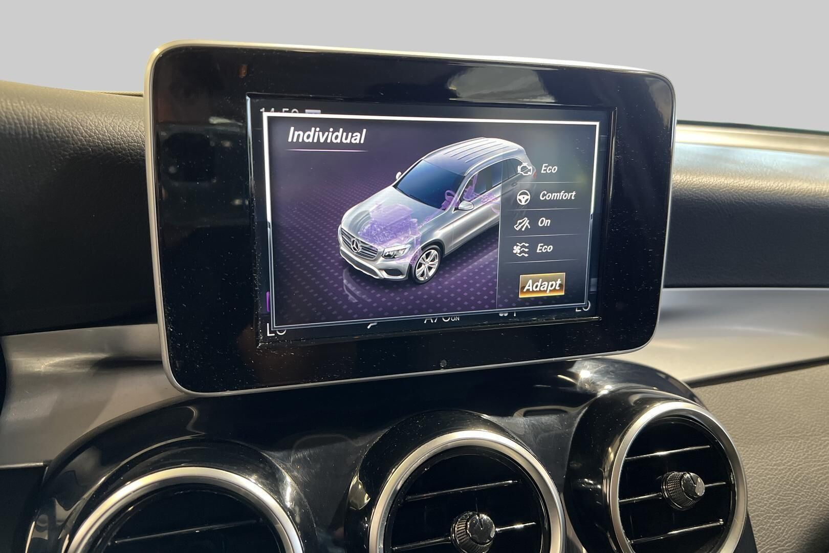 Mercedes-Benz GLC iso kuva 16