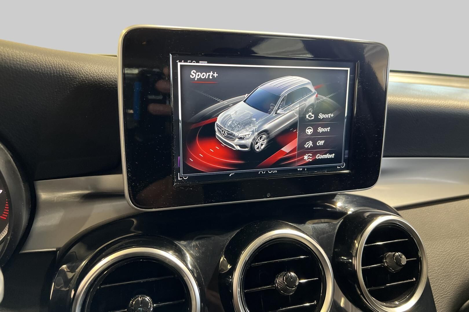 Mercedes-Benz GLC iso kuva 17