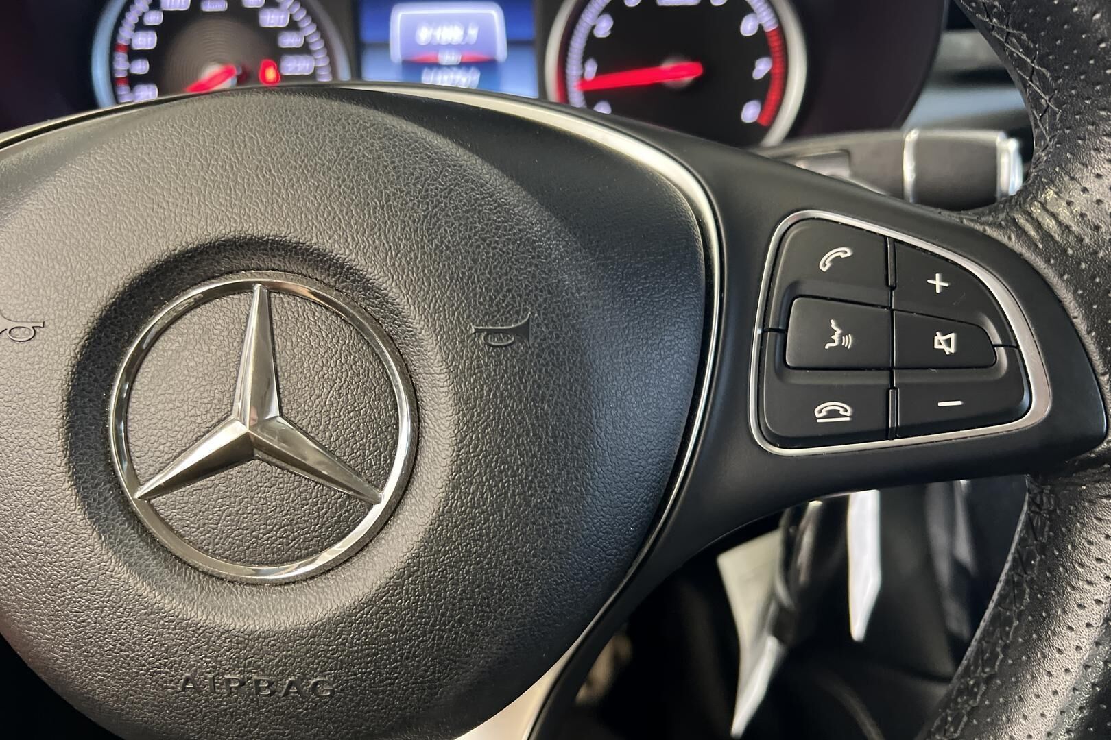 Mercedes-Benz GLC iso kuva 24