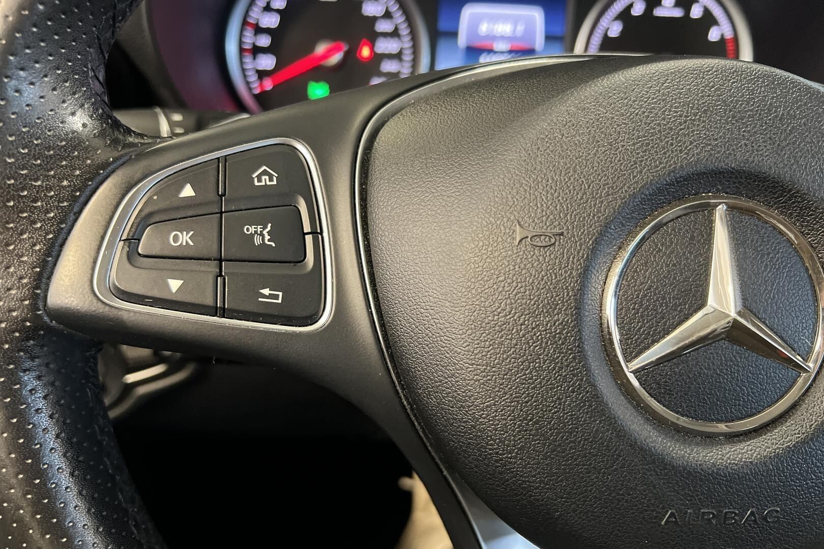 Mercedes-Benz GLC iso kuva 25