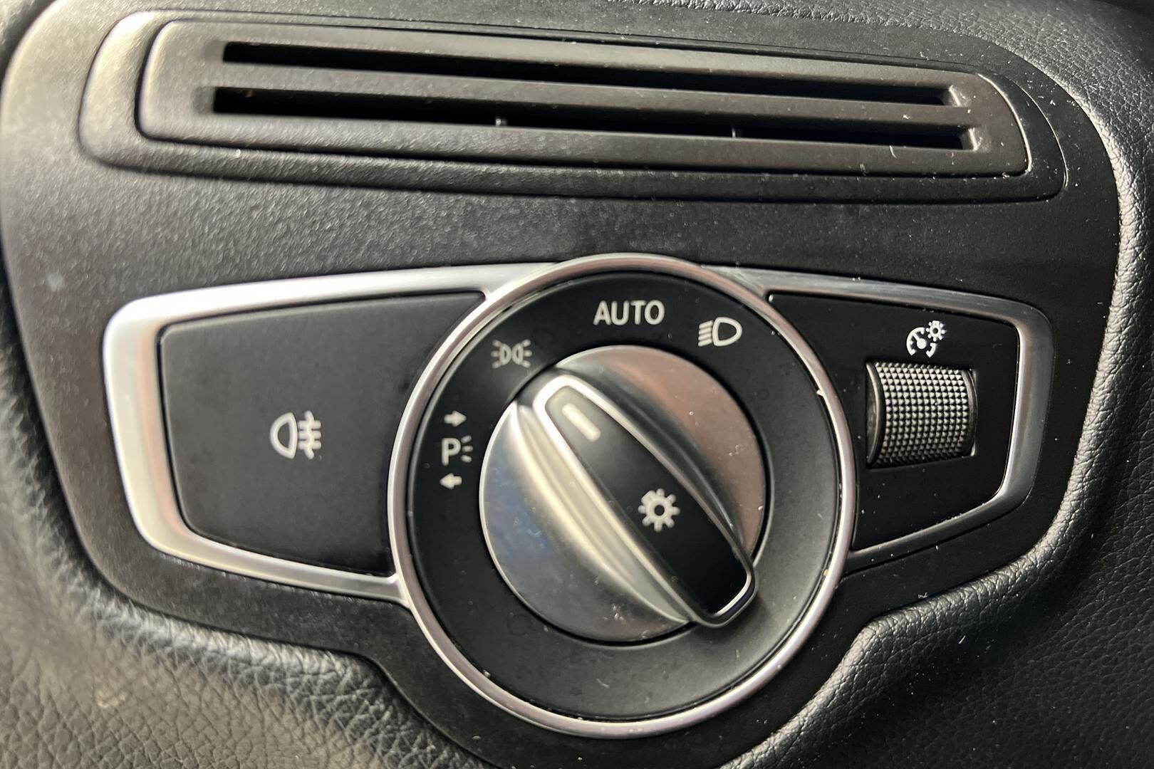 Mercedes-Benz GLC iso kuva 27