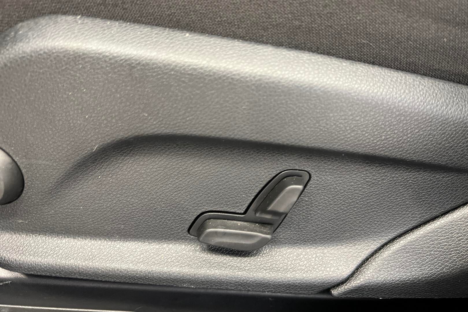 Mercedes-Benz GLC iso kuva 29