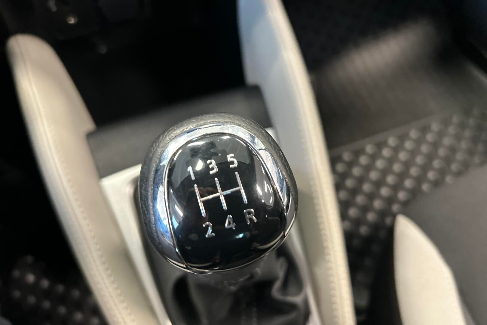 Nissan Micra iso kuva 23