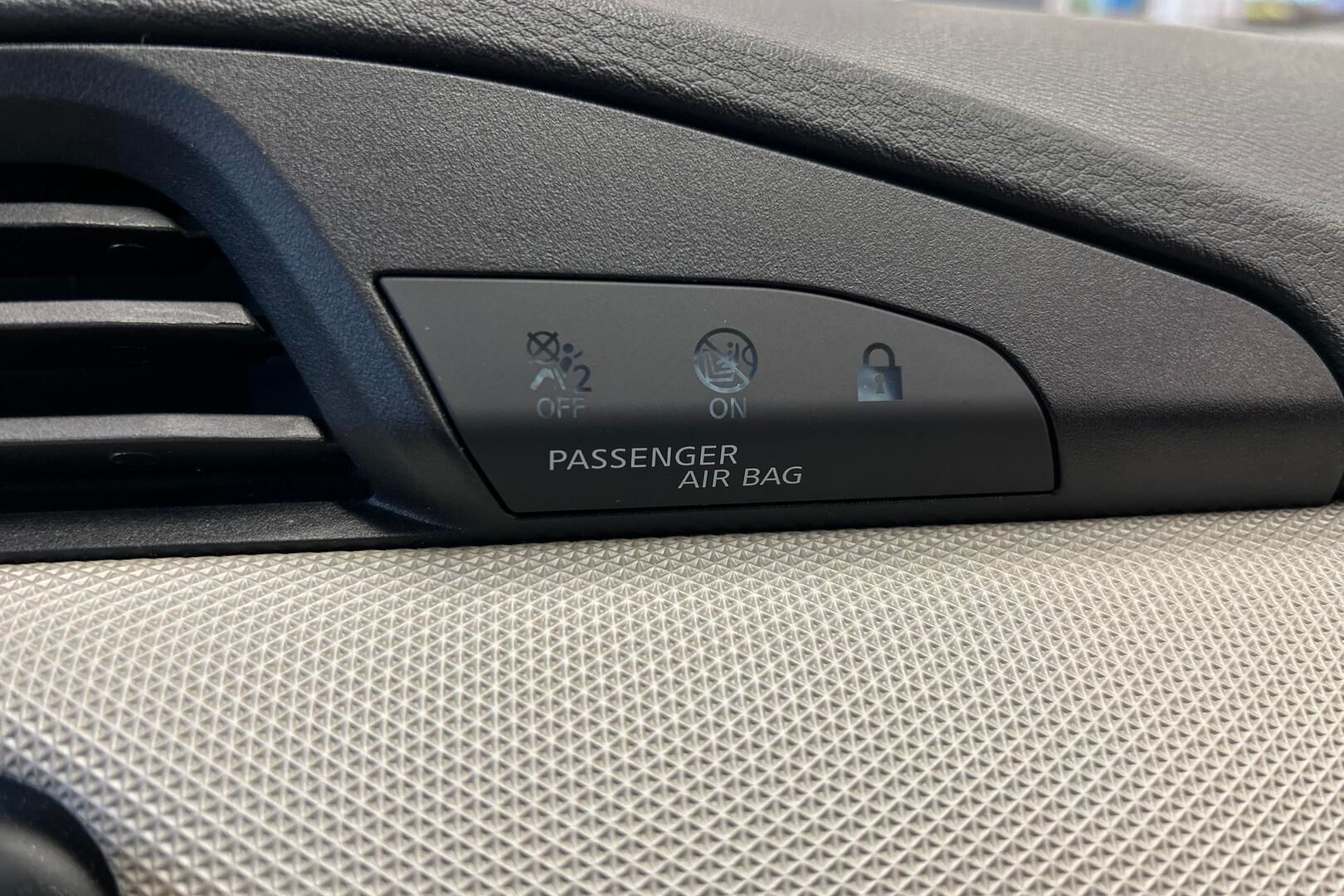 Nissan Micra iso kuva 24