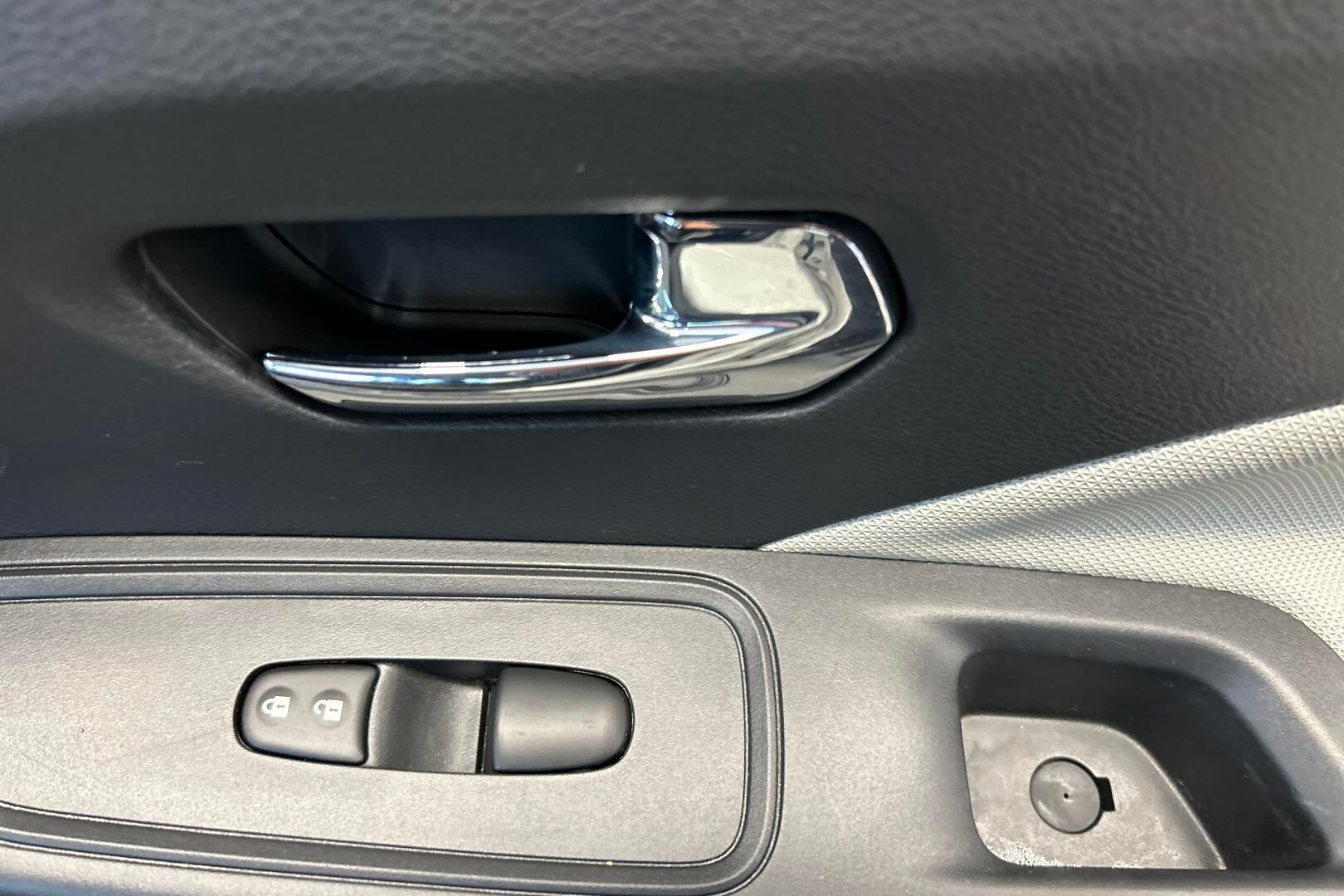 Nissan Micra iso kuva 16