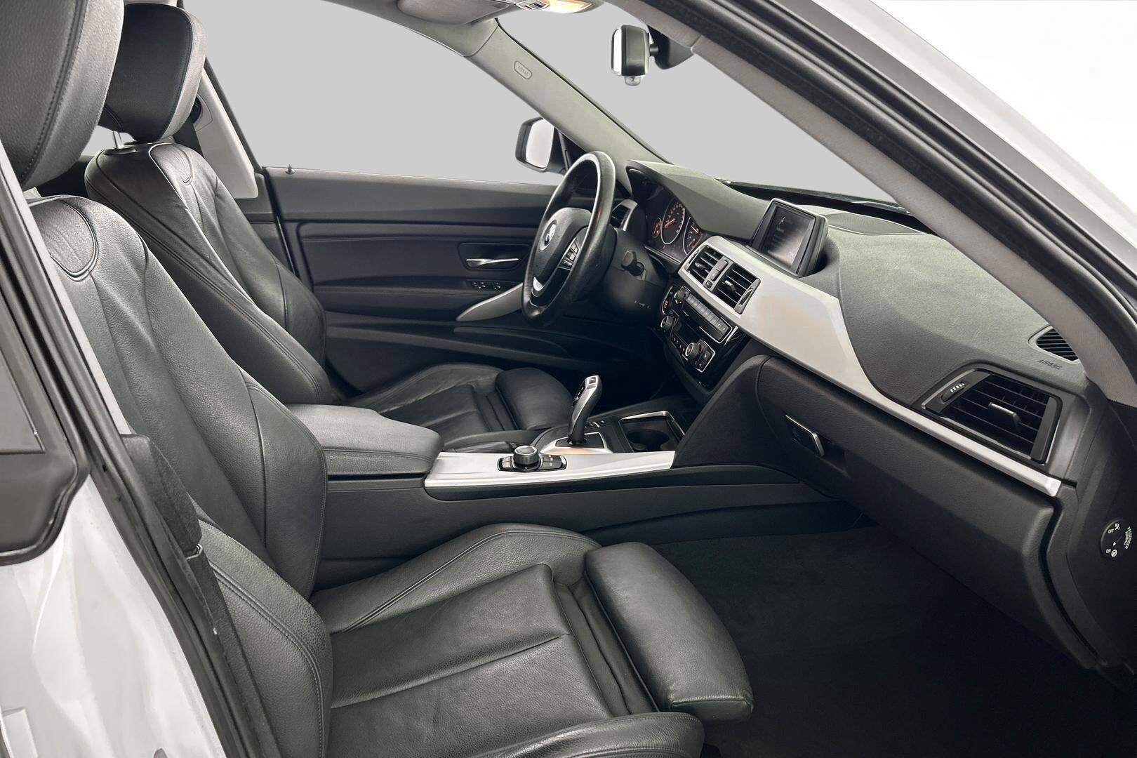 BMW 3-SARJA iso kuva 11