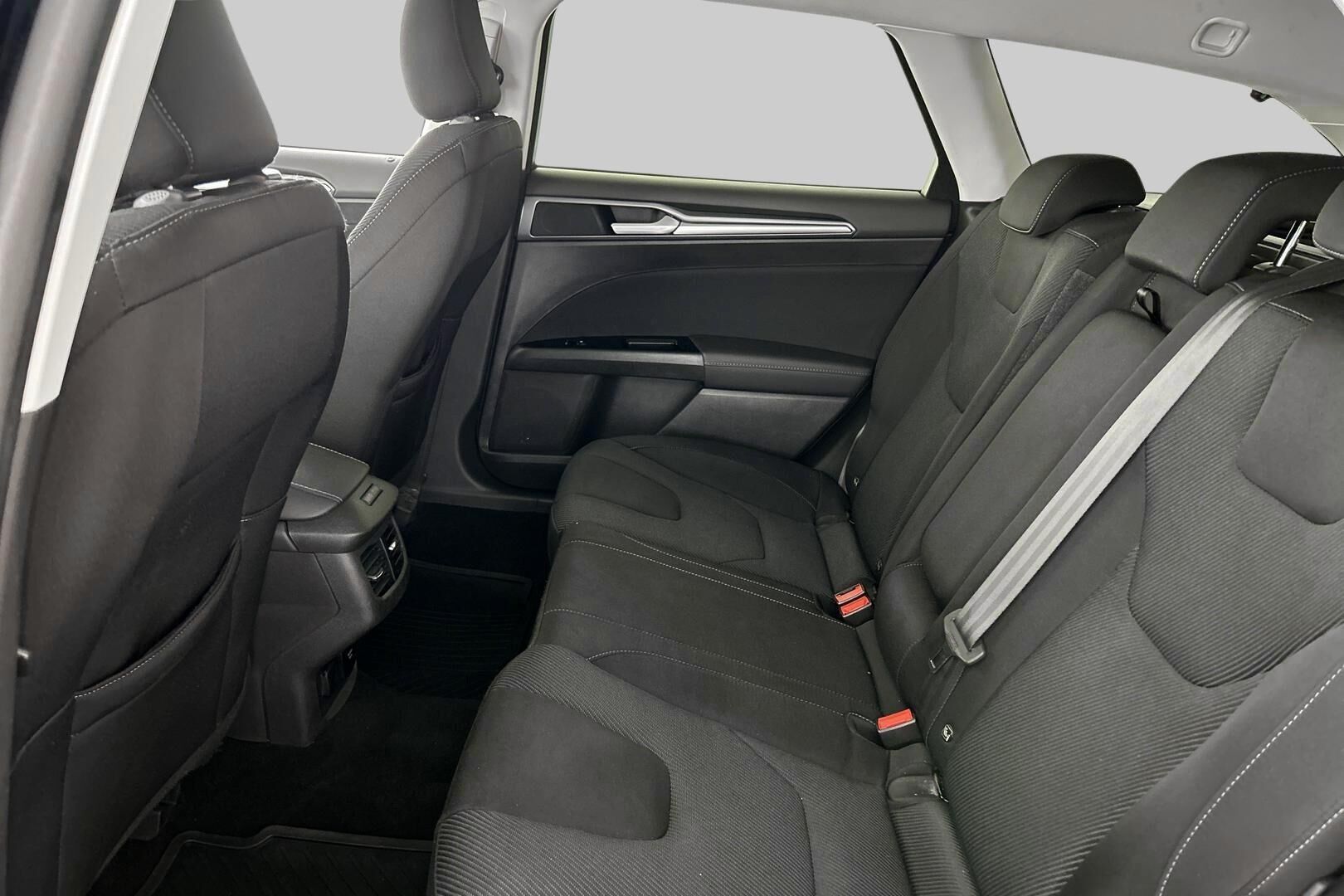 Ford Mondeo iso kuva 8