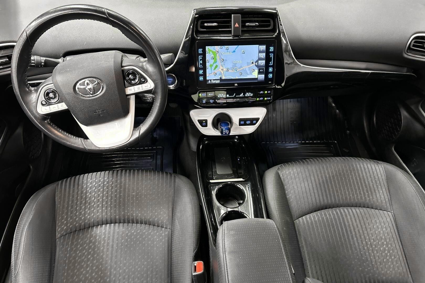 Toyota Prius Plug-in iso kuva 11