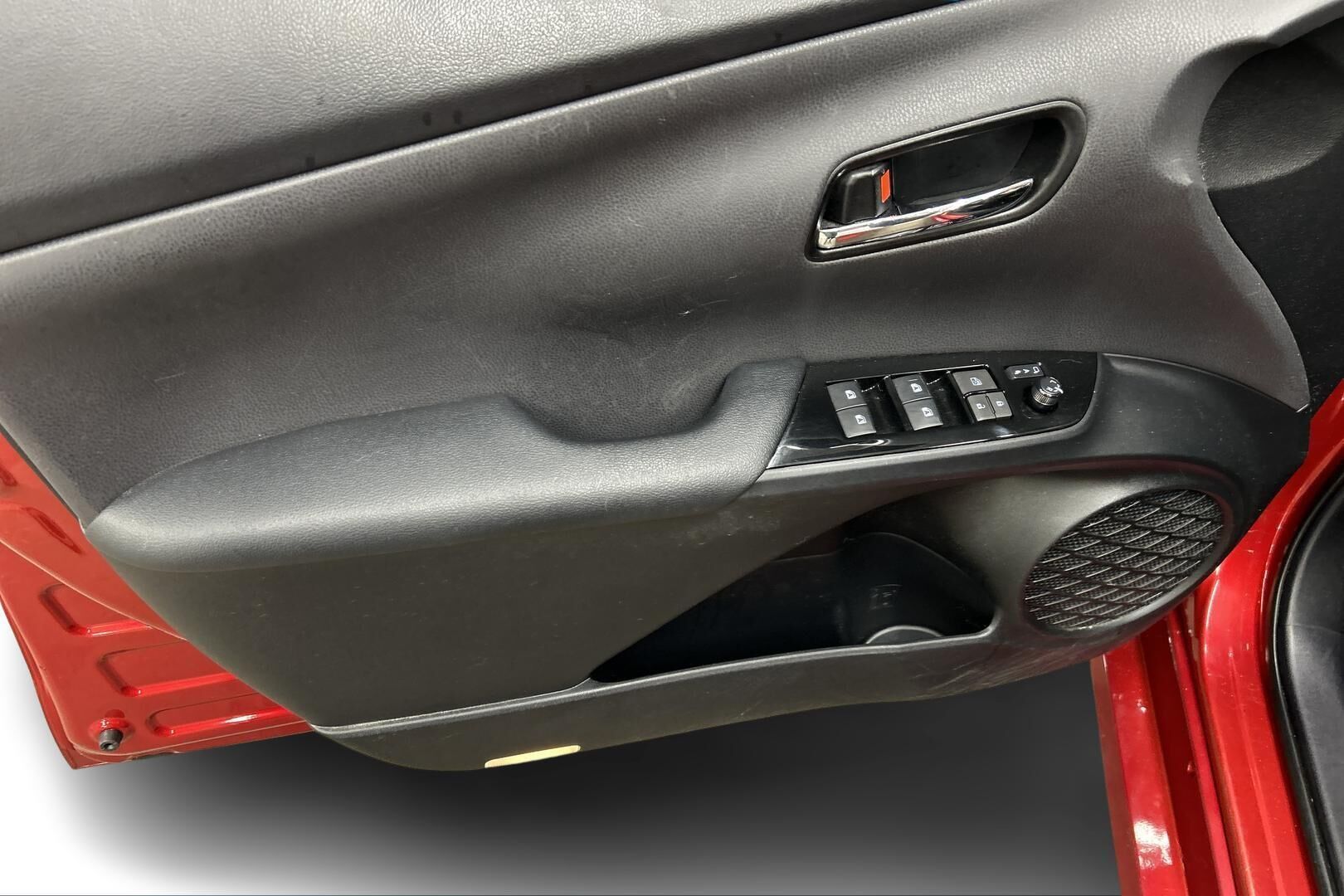 Toyota Prius Plug-in iso kuva 14