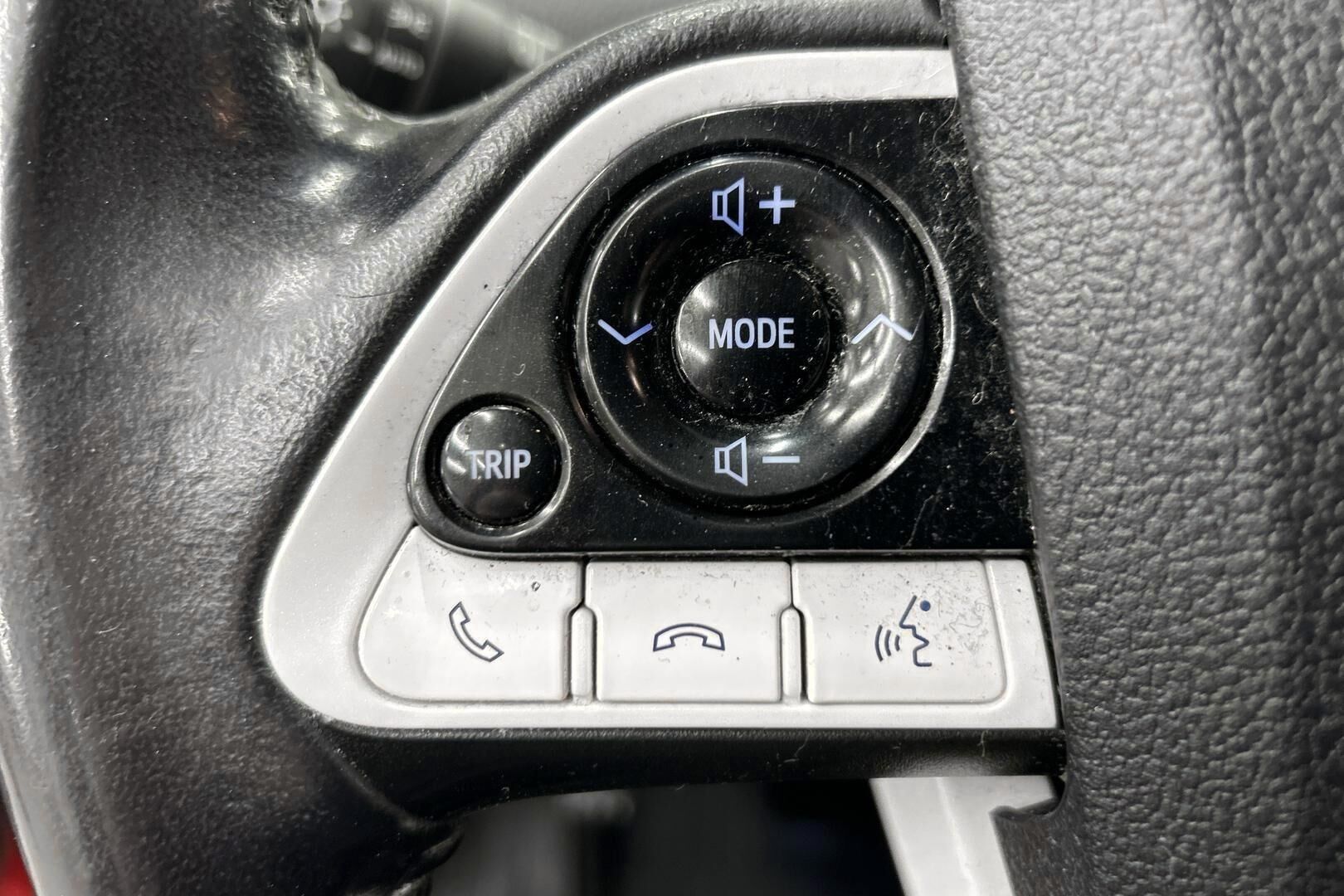 Toyota Prius Plug-in iso kuva 16
