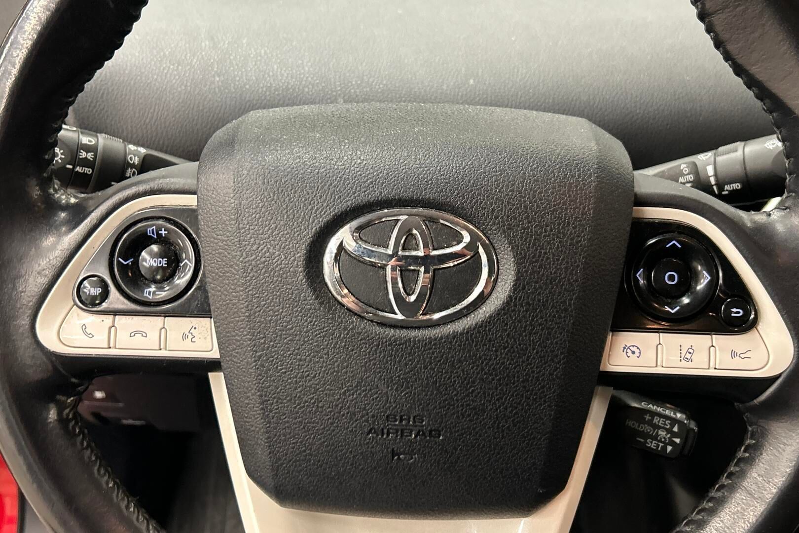 Toyota Prius Plug-in iso kuva 18