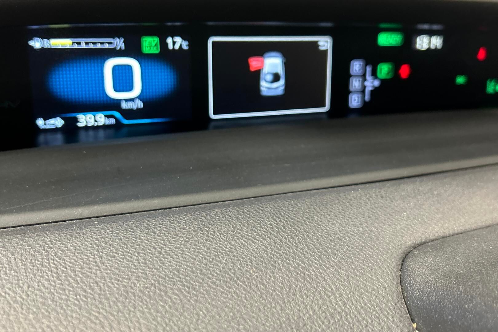 Toyota Prius Plug-in iso kuva 19