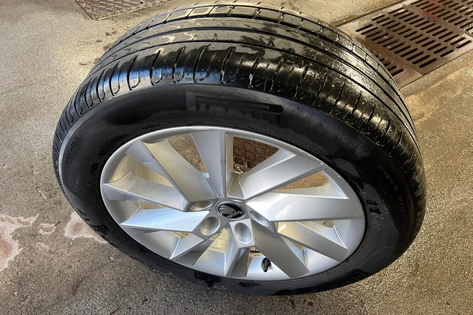 Skoda Superb iso kuva 13