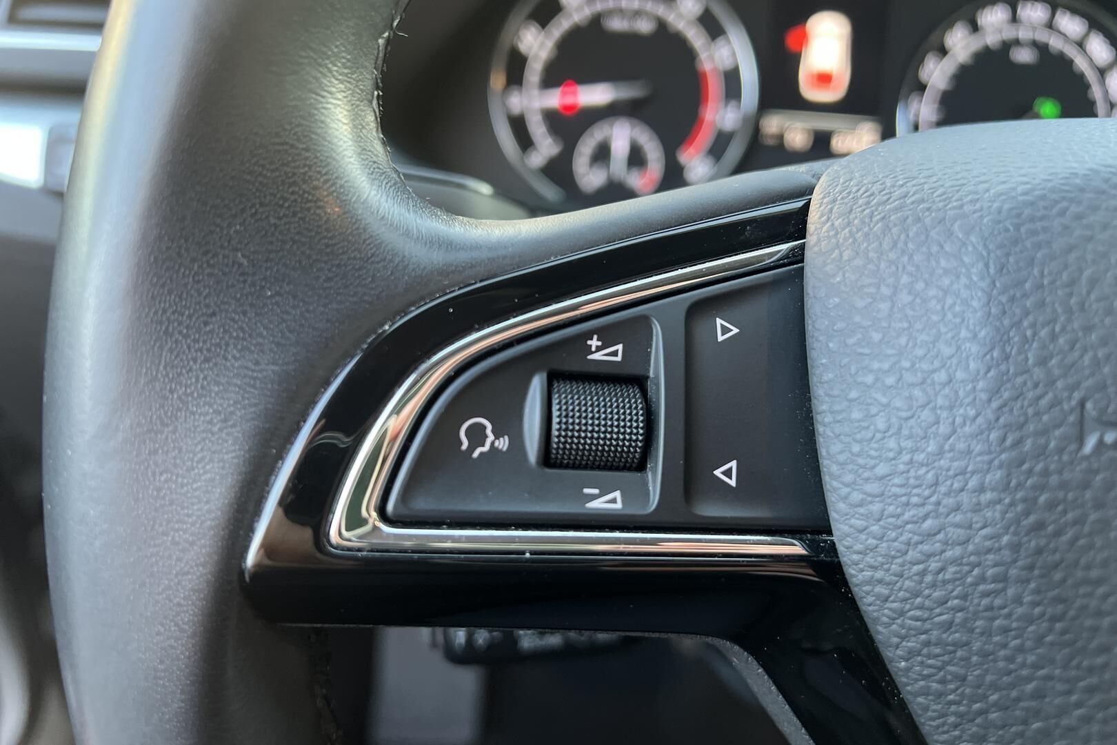 Skoda Superb iso kuva 16