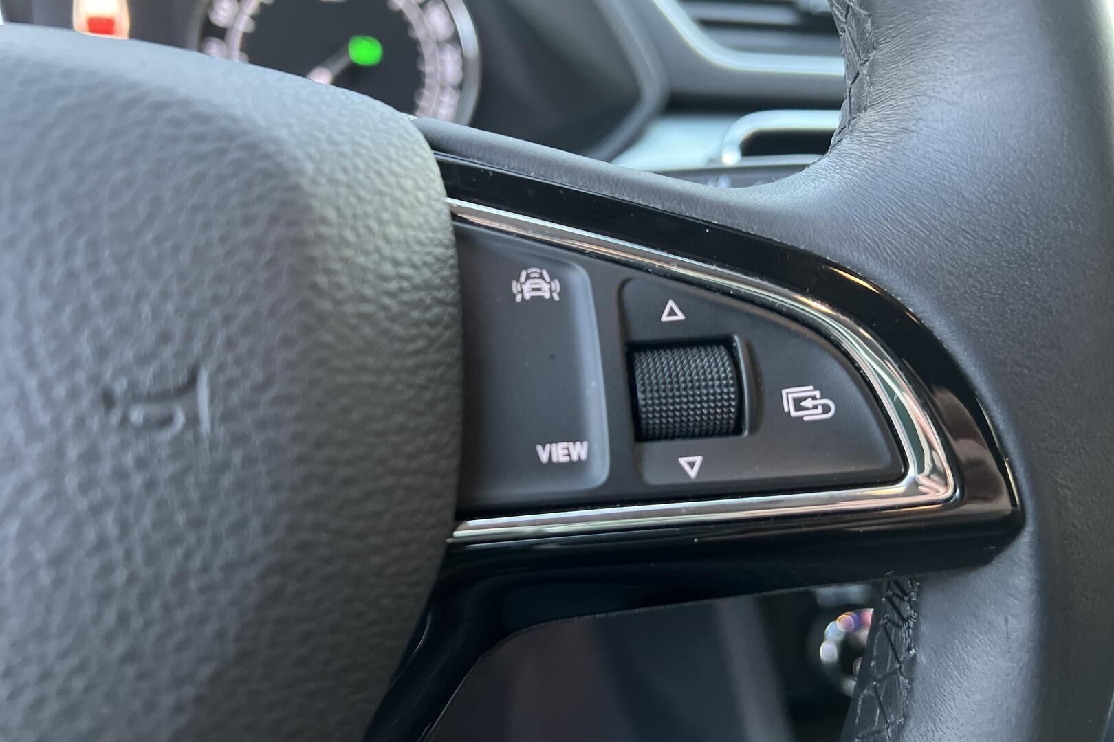 Skoda Superb iso kuva 17