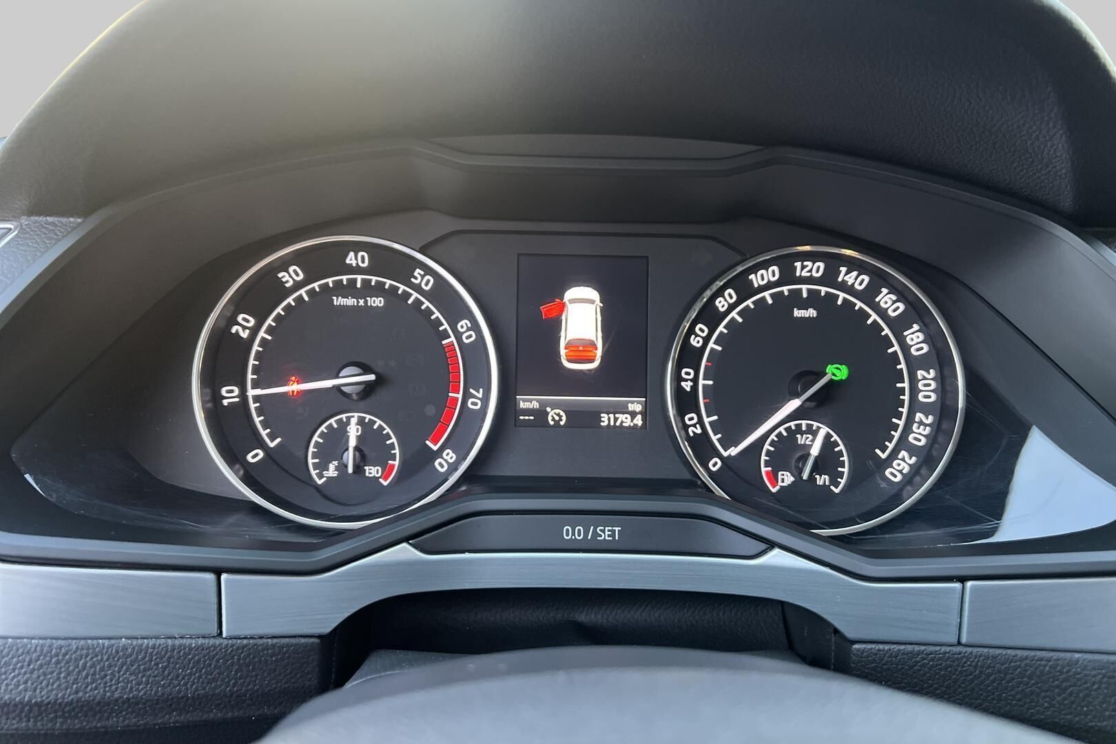 Skoda Superb iso kuva 18