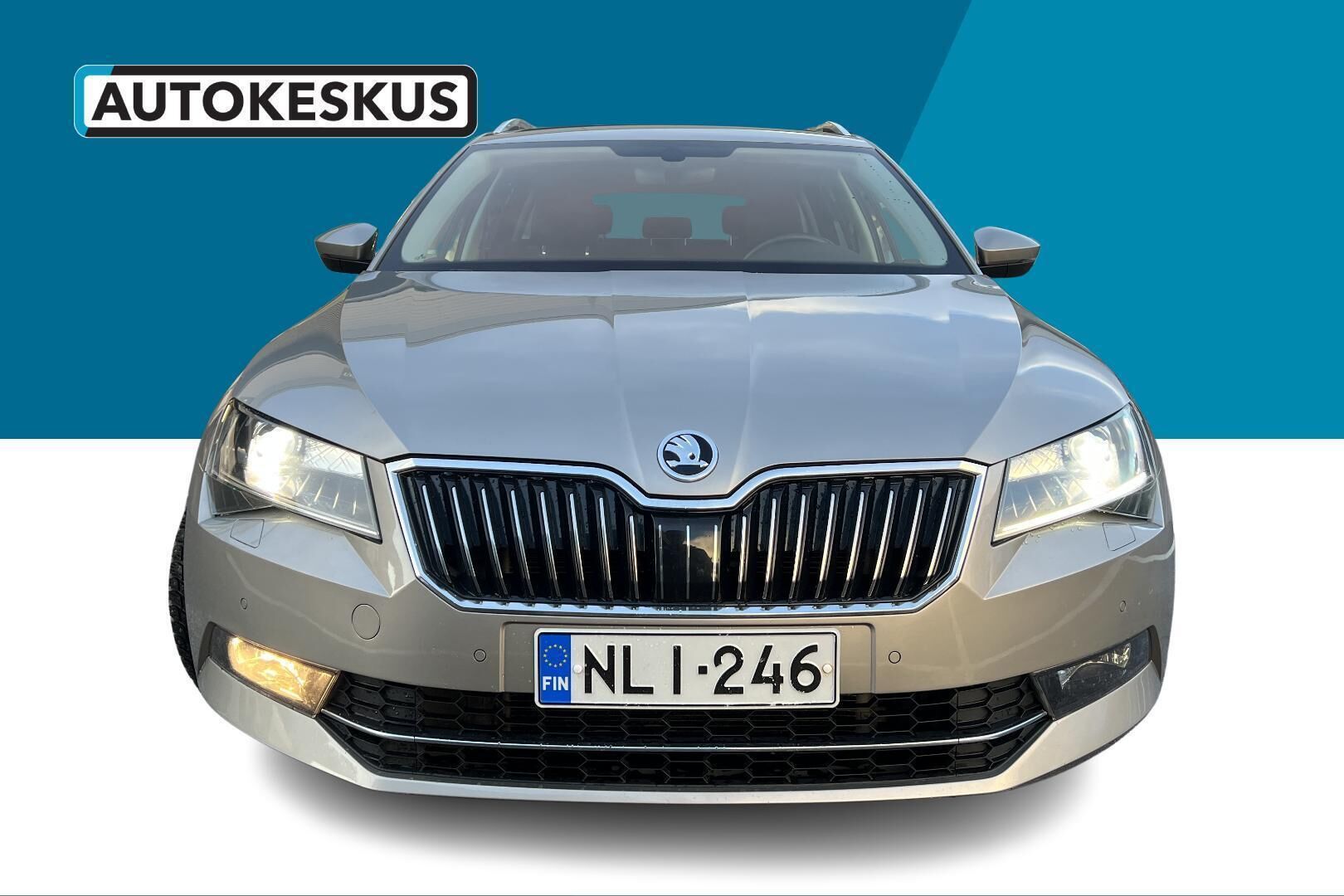 Skoda Superb iso kuva 2