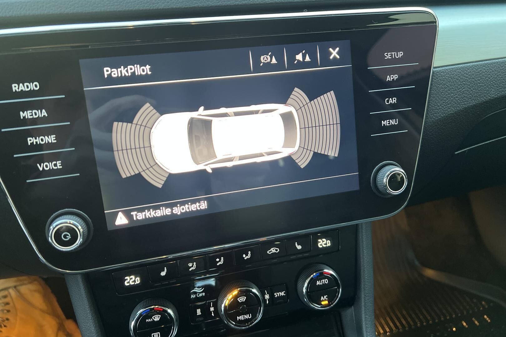 Skoda Superb iso kuva 19