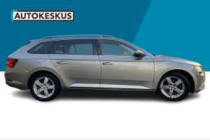 Skoda Superb esikatselu 4