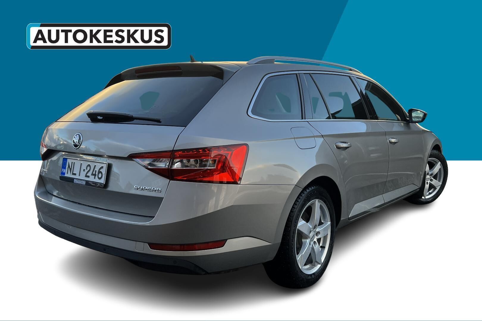 Skoda Superb iso kuva 5