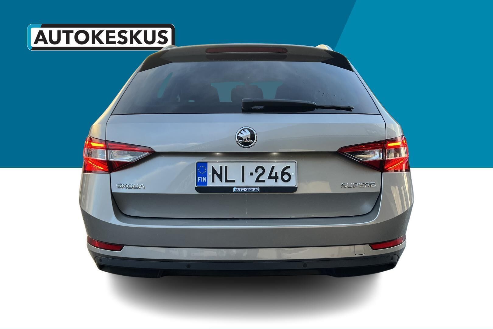 Skoda Superb iso kuva 6