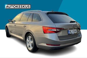 Skoda Superb esikatselu 21