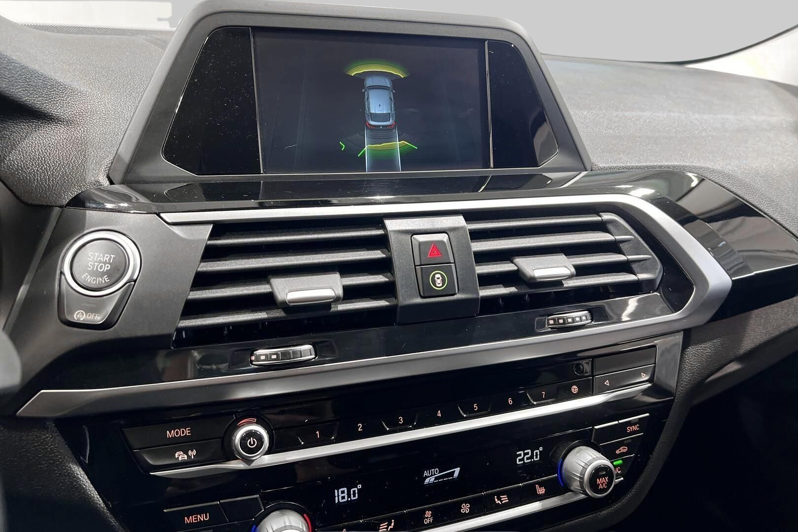 BMW X4 iso kuva 15