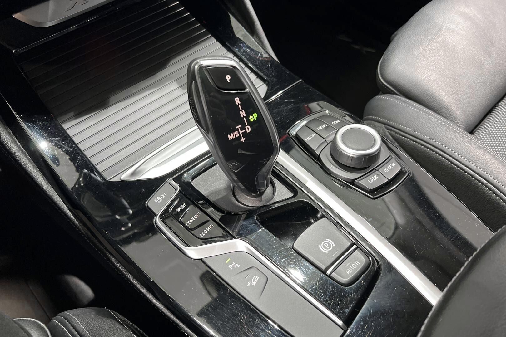 BMW X4 iso kuva 23
