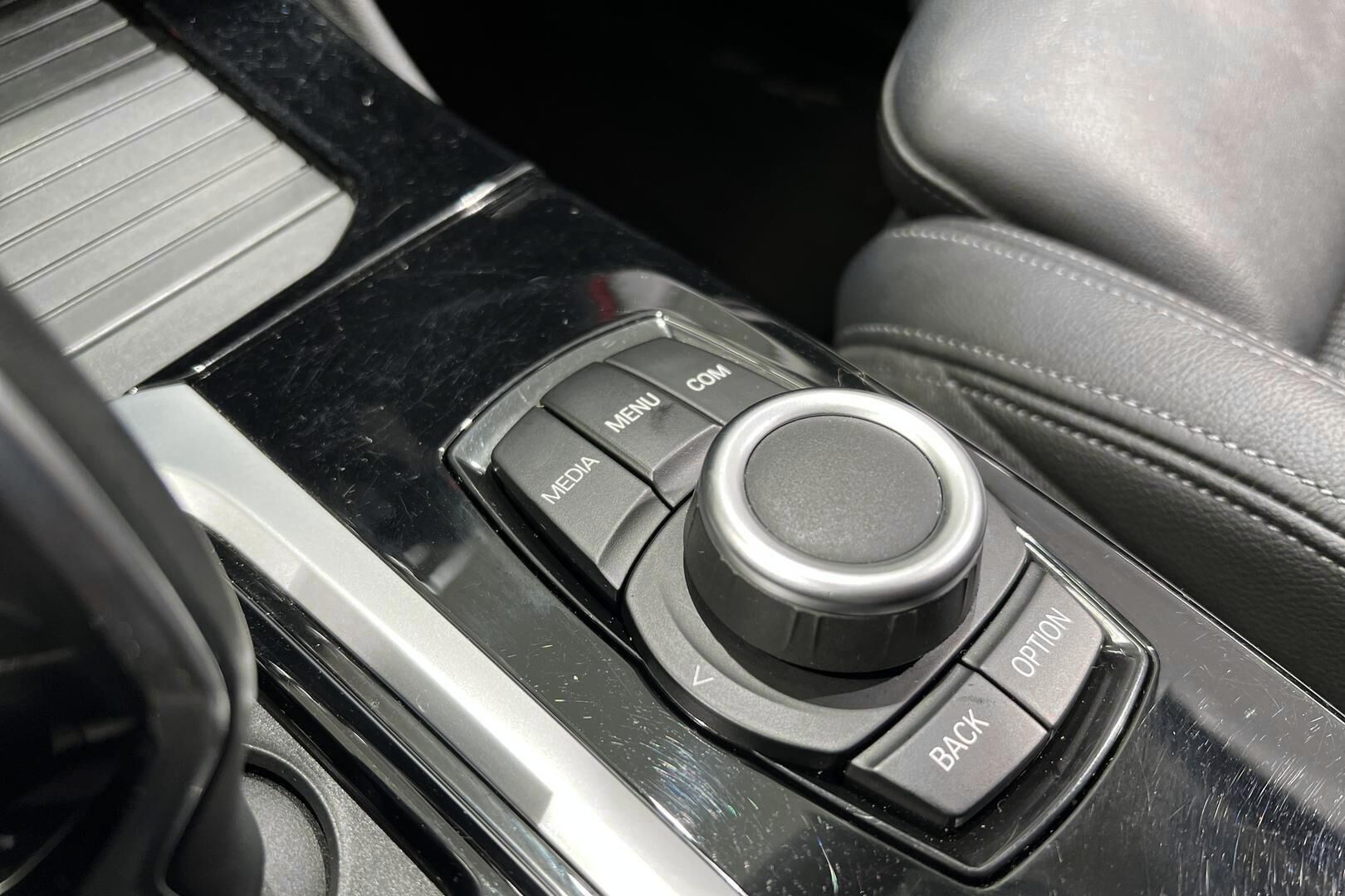 BMW X4 iso kuva 24