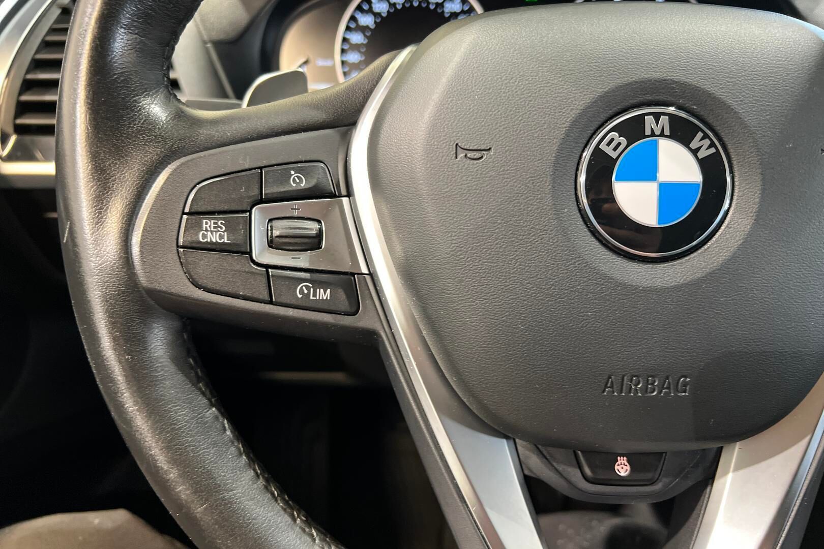 BMW X4 iso kuva 27