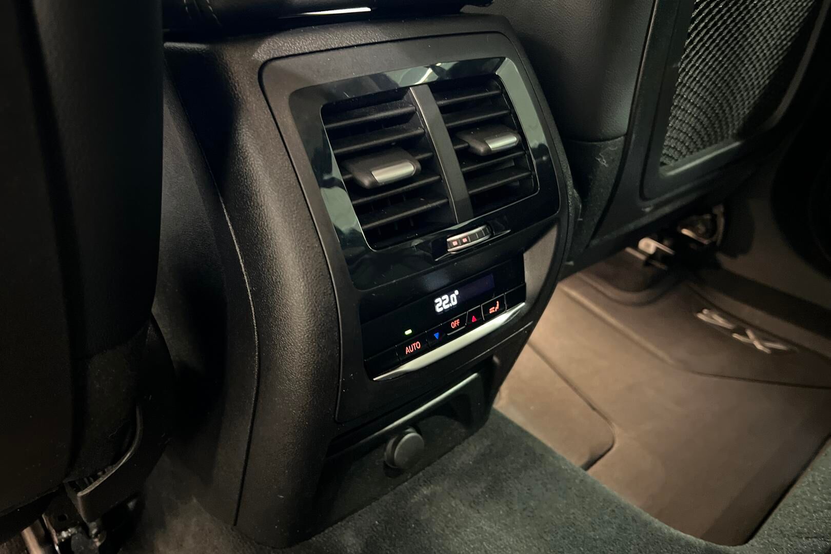BMW X4 iso kuva 32