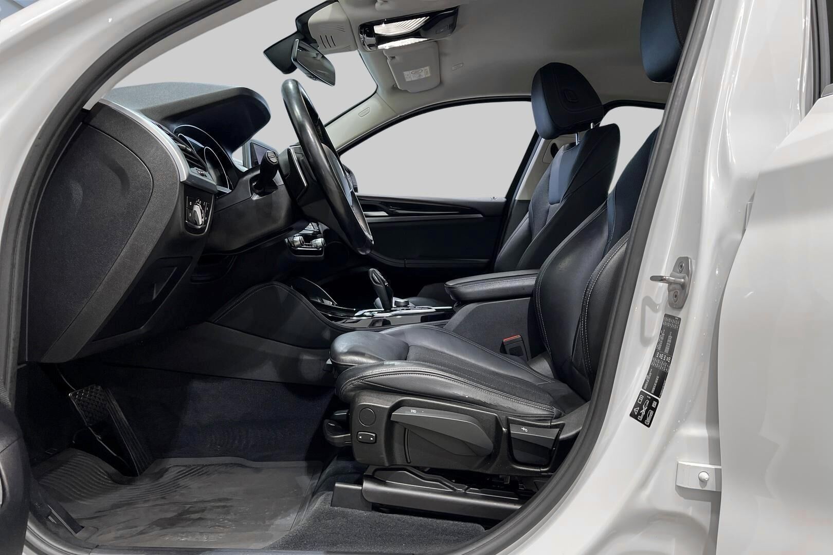 BMW X4 iso kuva 9