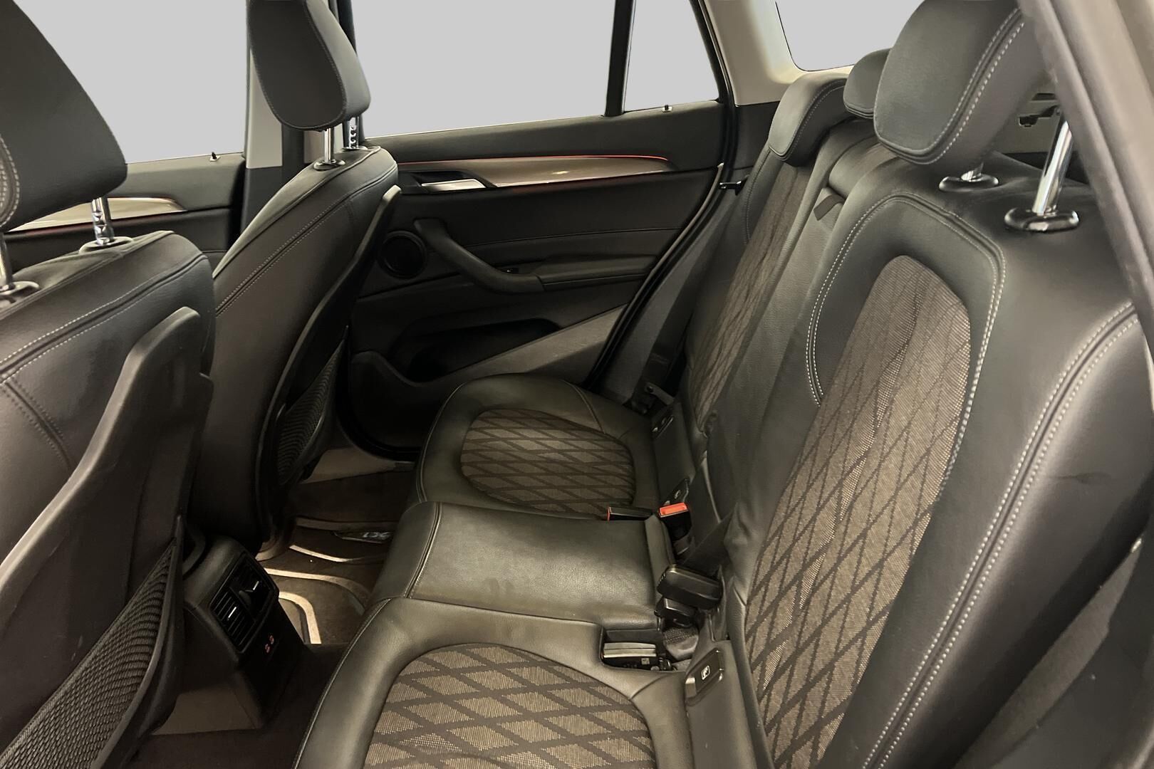 BMW X1 iso kuva 10