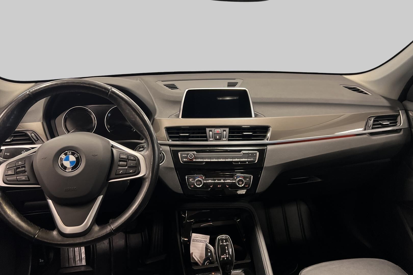 BMW X1 iso kuva 11