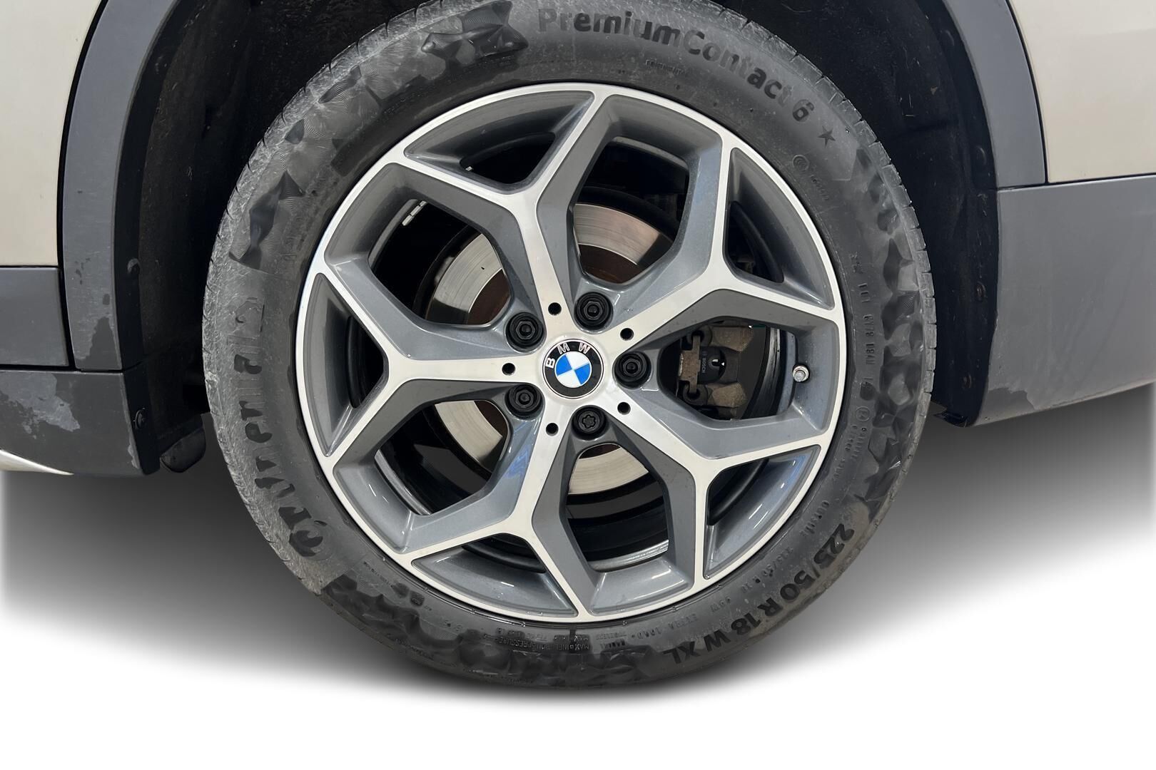 BMW X1 iso kuva 13