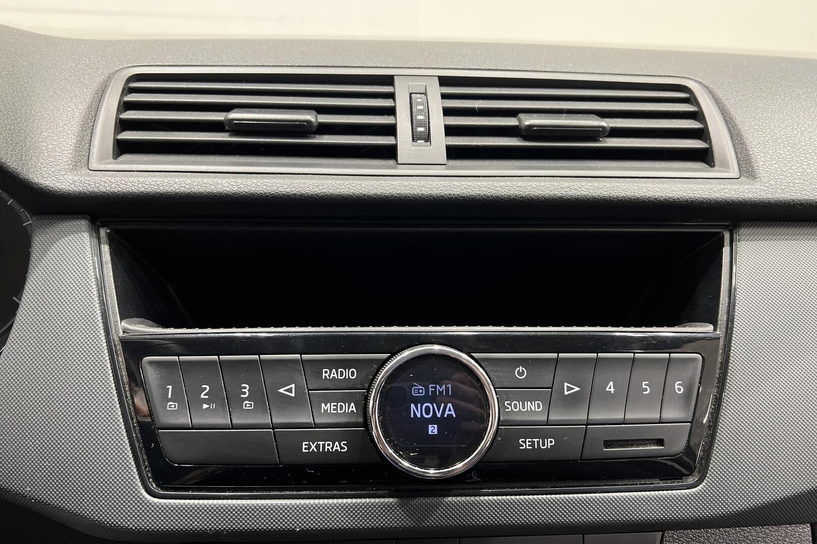 Skoda Fabia iso kuva 12