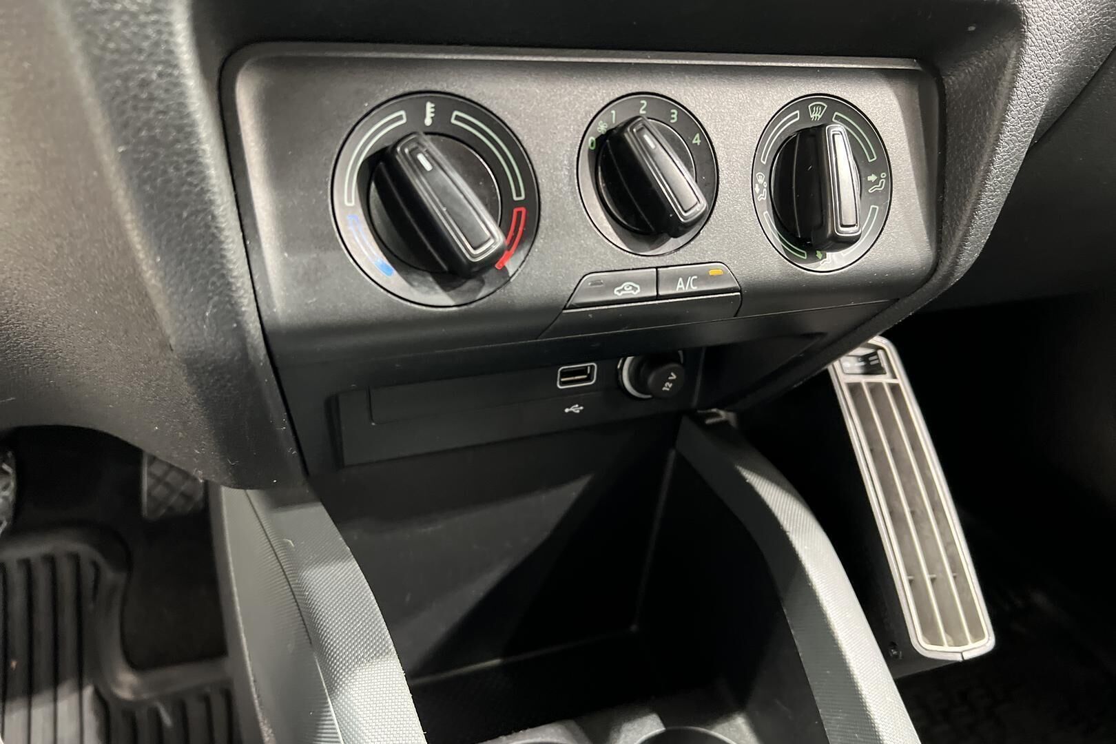 Skoda Fabia iso kuva 13