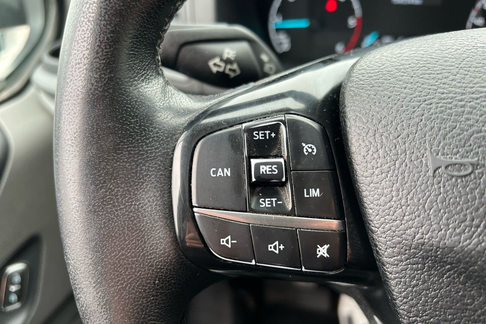 Ford Transit Custom iso kuva 18