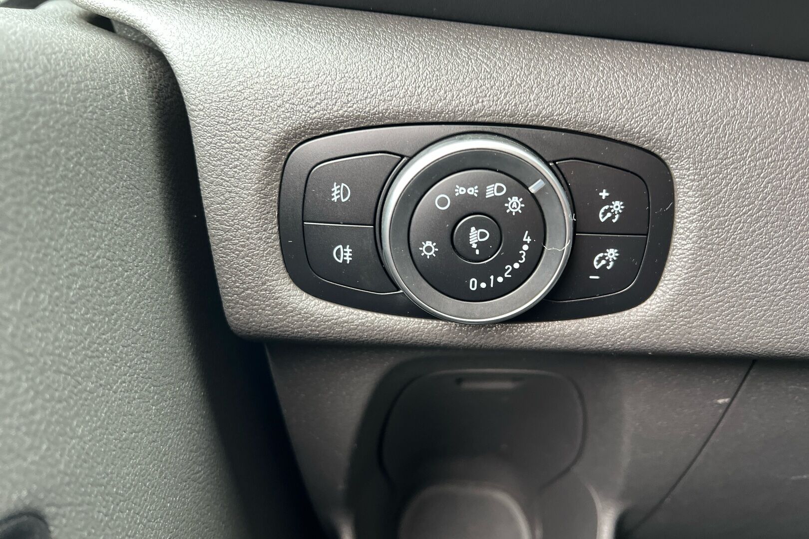 Ford Transit Custom iso kuva 11