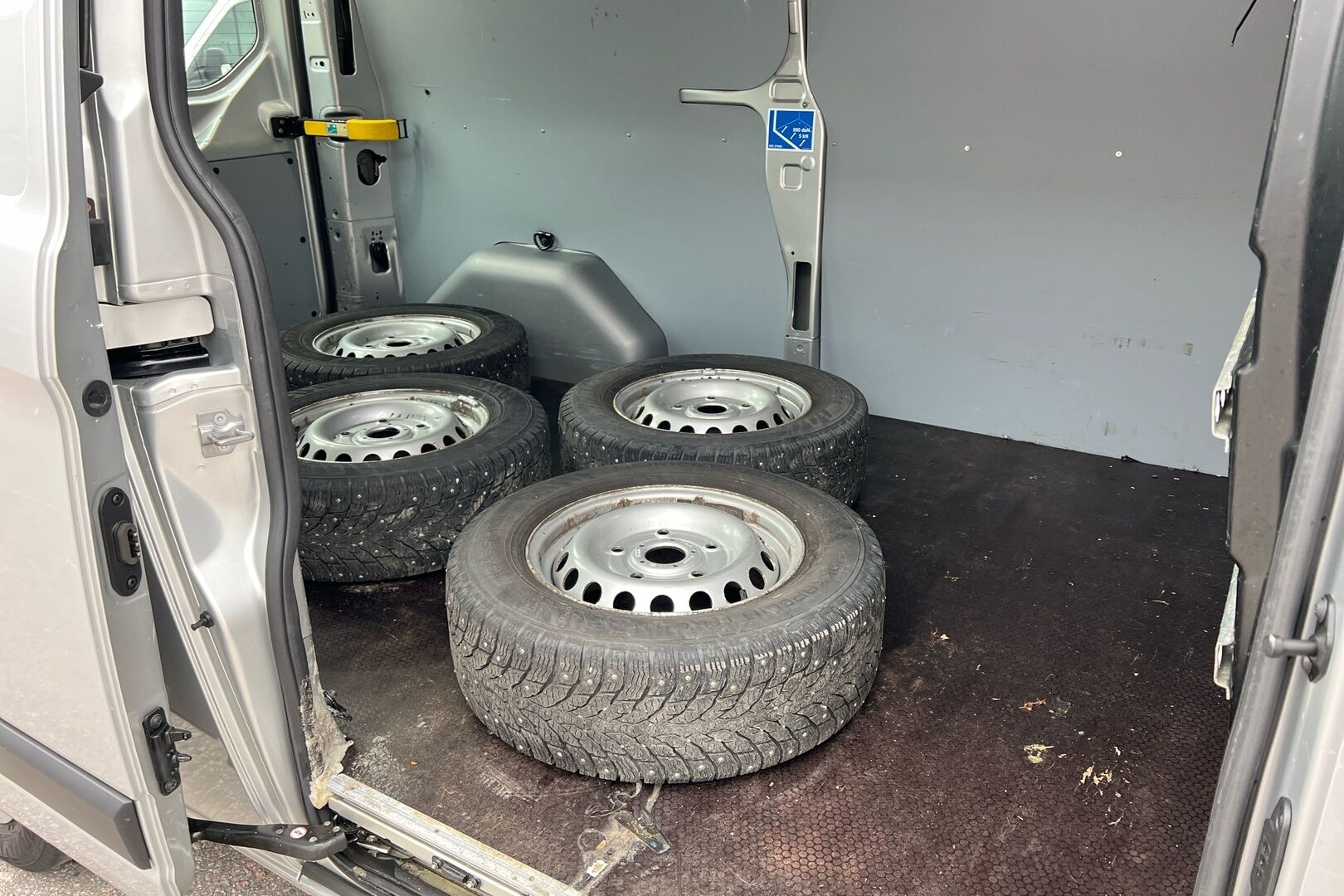 Ford Transit Custom iso kuva 8