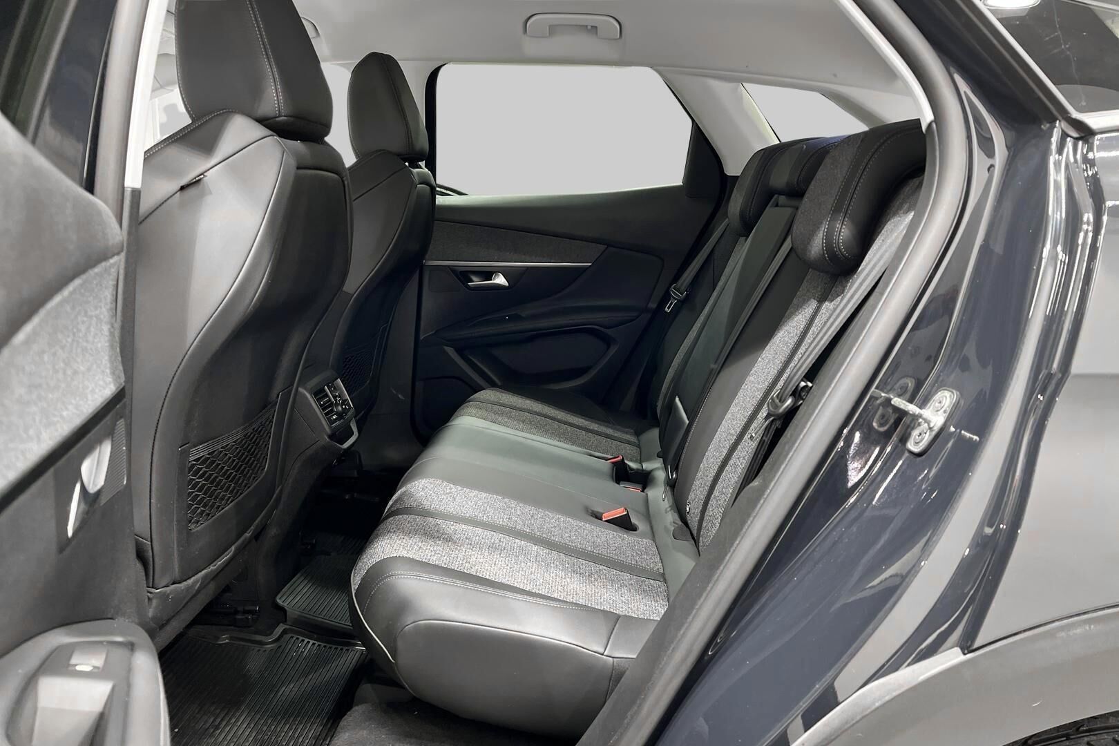 Peugeot 3008 iso kuva 10