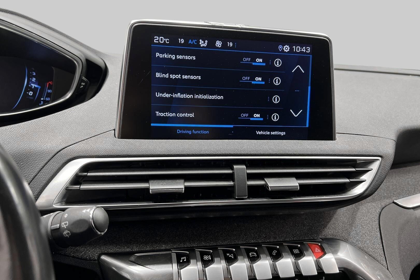 Peugeot 3008 iso kuva 18