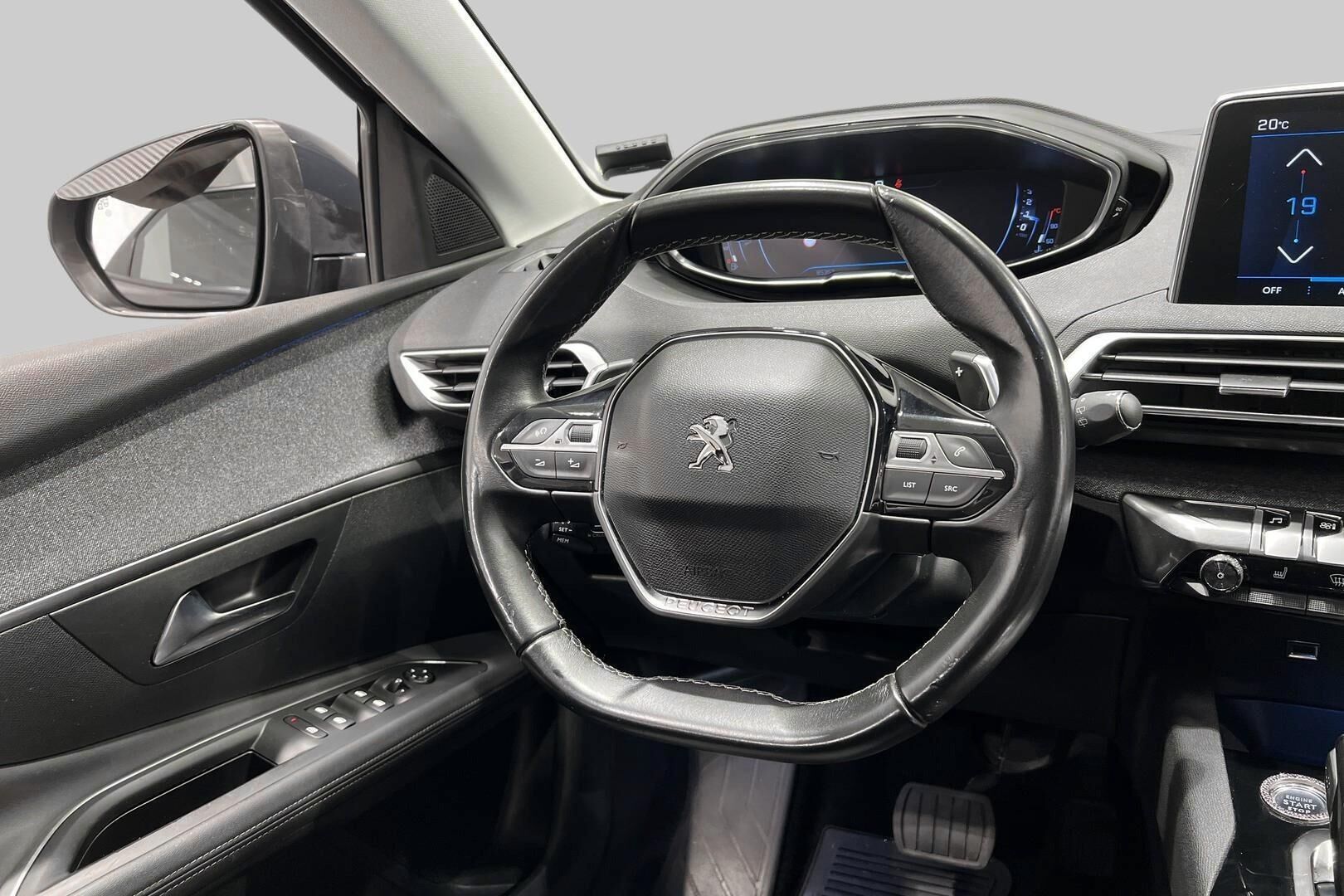 Peugeot 3008 iso kuva 34