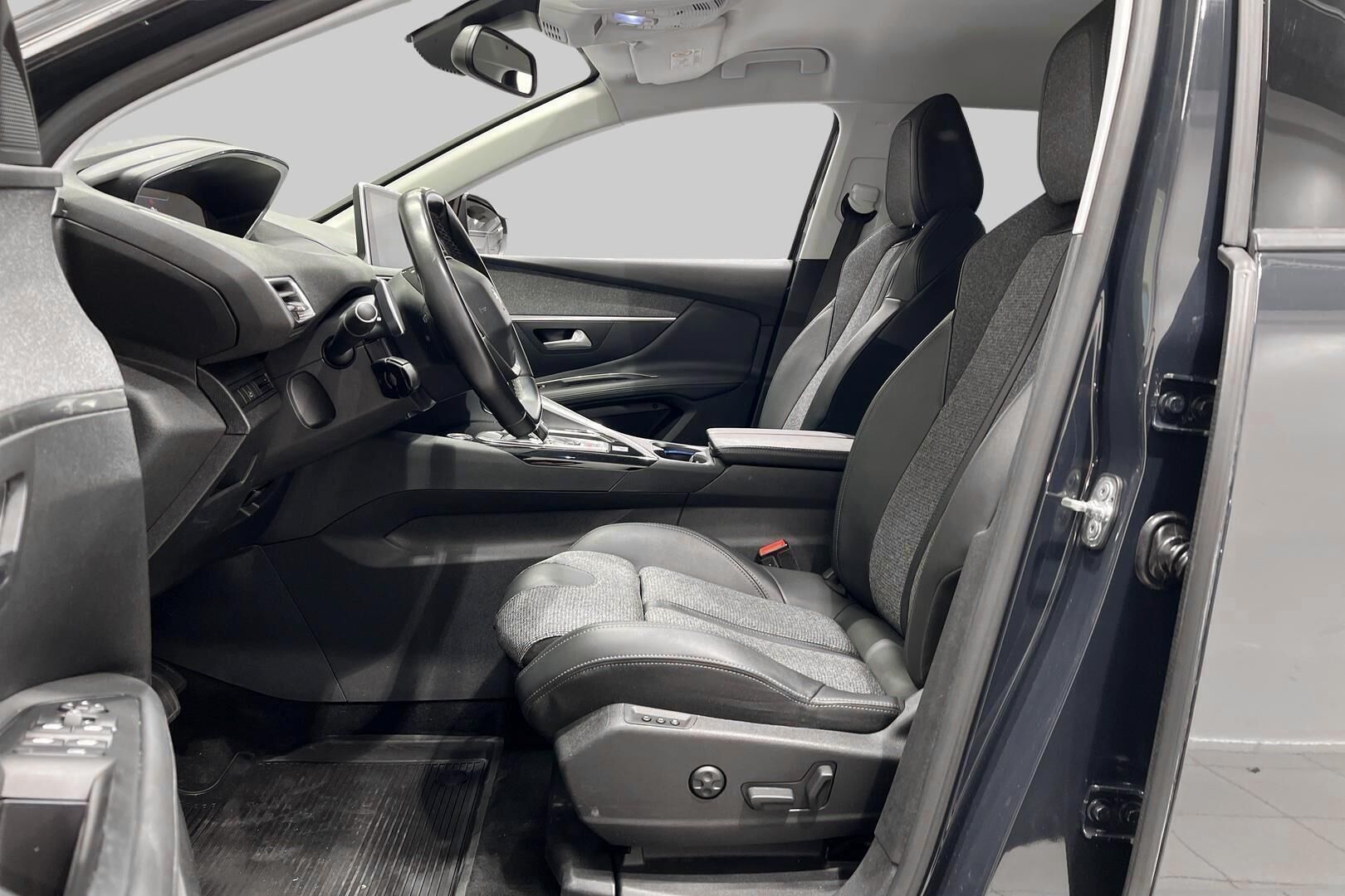 Peugeot 3008 iso kuva 9