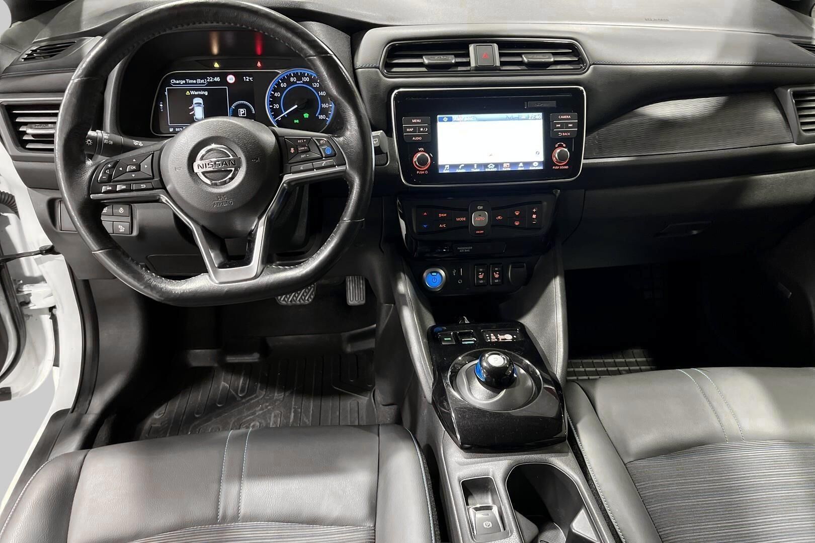 Nissan Leaf iso kuva 11